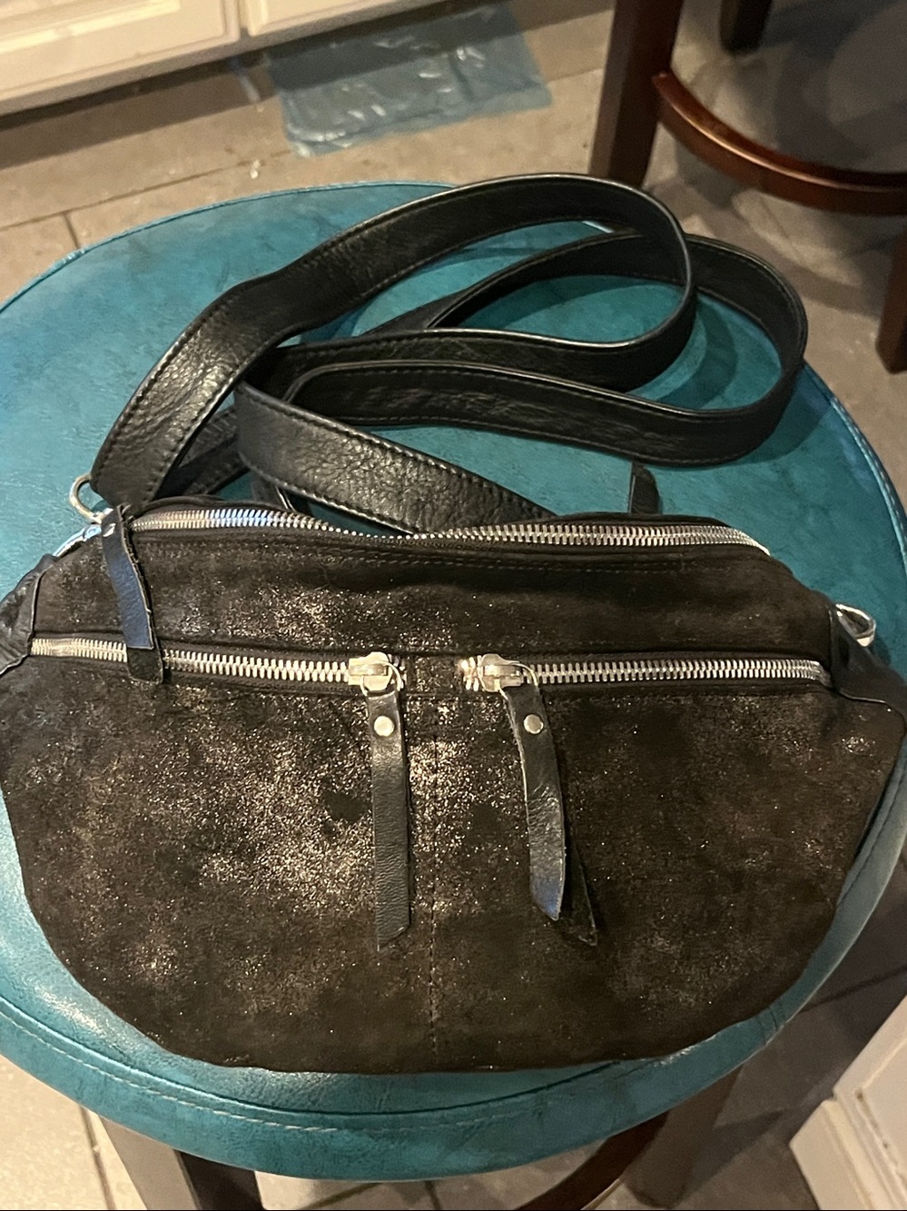 ALEMBIKA On The Go Leather Shimmer Sling Crossbody Bag - Picture 3 of 16
